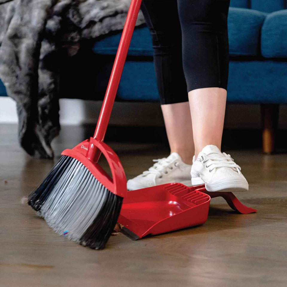 O-Cedar Pet Pro Broom with Step-On Dustpan | Remove 99% with One Sweep | DustPan Removes 3 Times More Pet Hair | Quiet Cleaning Tool for Cat and Dog Owners